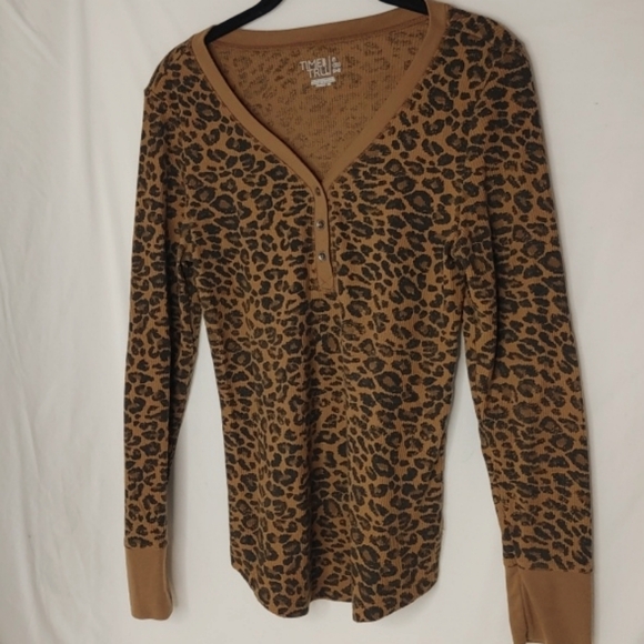 time & tru Tops - Time & Tru Women's Girls Leopard Animal print long Sleeve Top Small Waffle Knit‎
